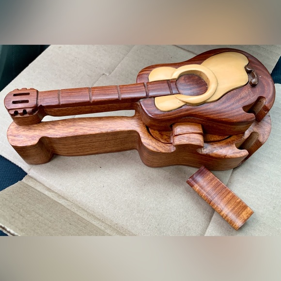 Vtg Artisan Hand Crafted Hardwood Figural Guitar Puzzle Jewelry Stash Box - Picture 14 of 15